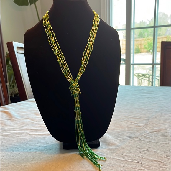 Jewelry - Elegant Green Beaded Necklace